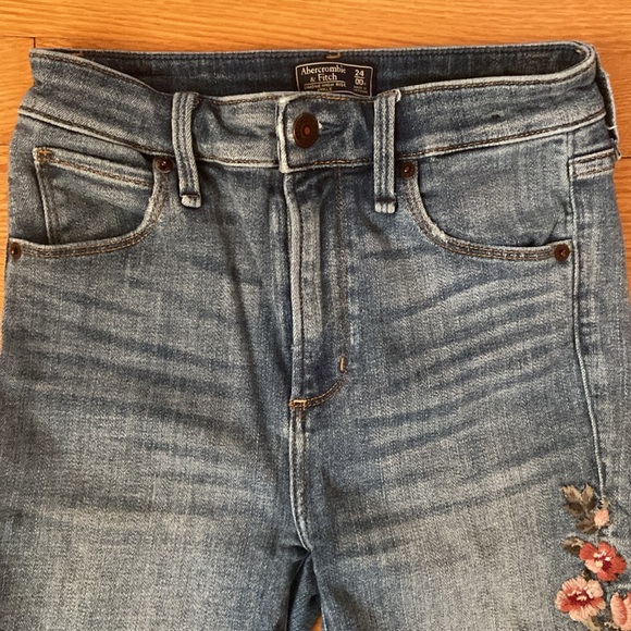 Abercrombie & Fitch “Simone” Distressed High Waist Embroidered Jeans - Picture 4 of 12
